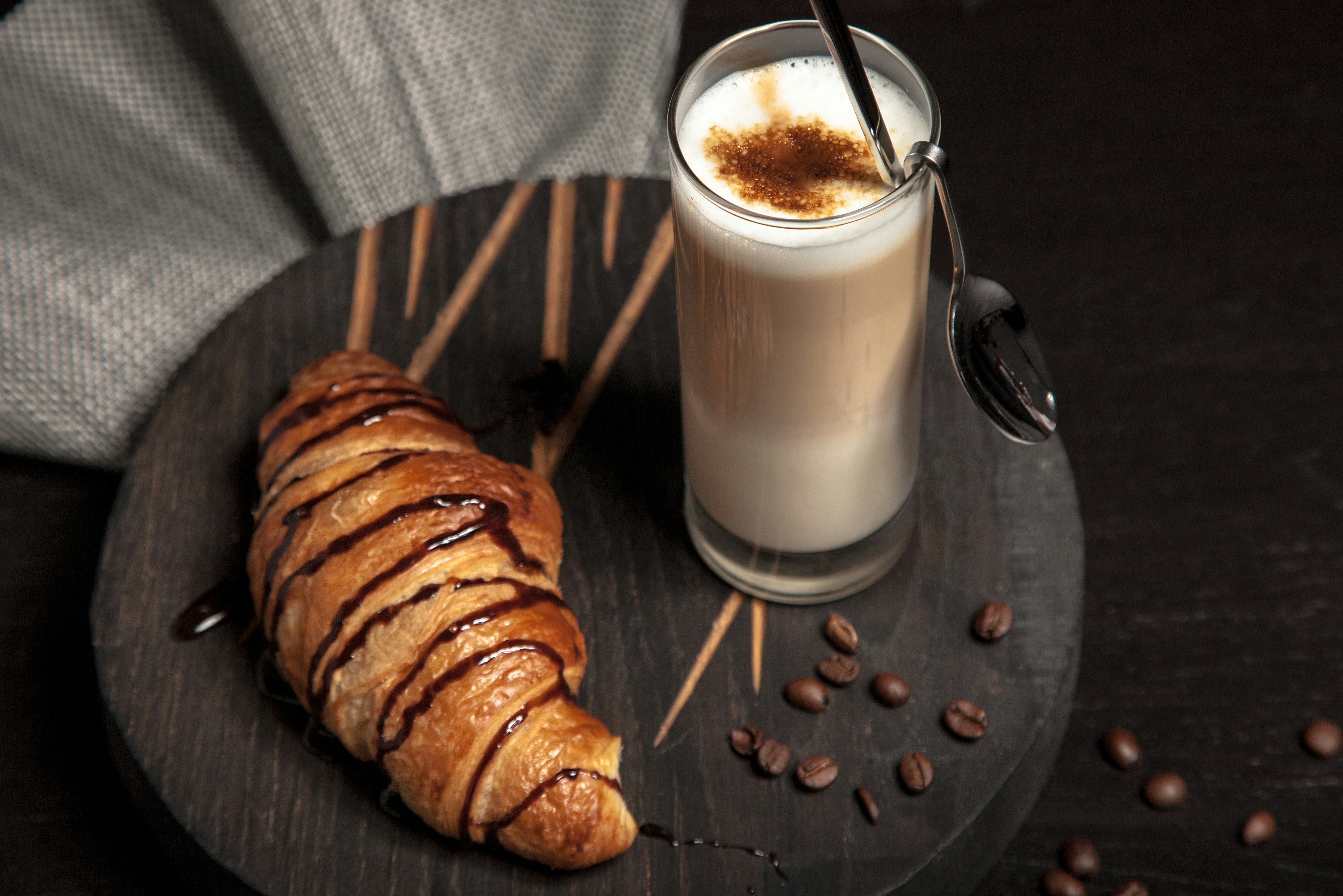 Croissant au chocolat picture